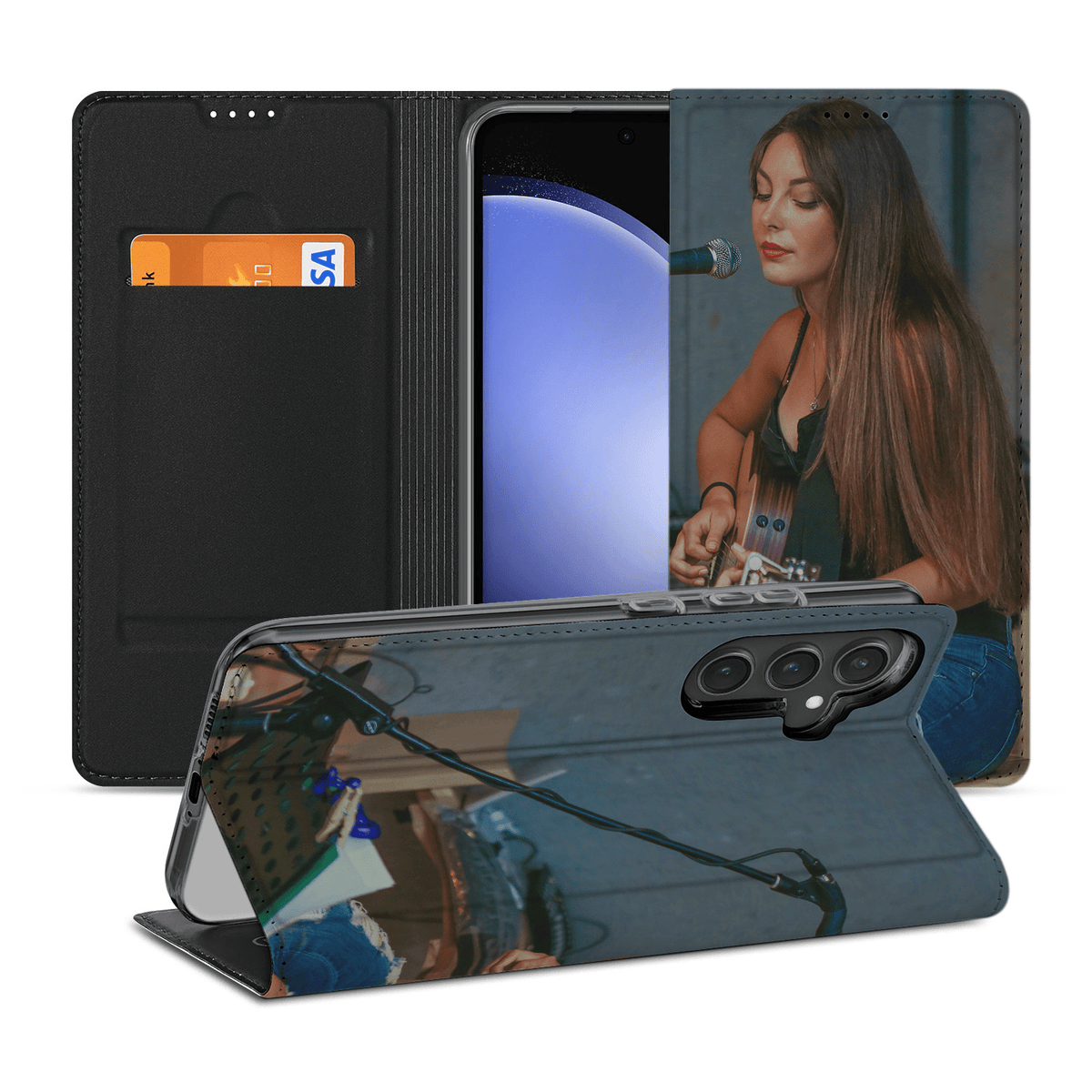 Samsung Galaxy S23 FE standcase open met pasjesvak, ervoor liggend in standpositie, voorbeeldontwerp met gitariste