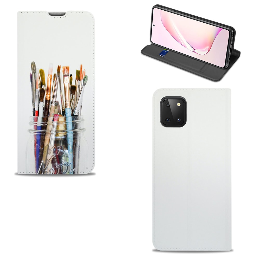 Samsung Galaxy Note 10 Lite standcase dicht, effen wit van achteren en liggend als standaard, voorbeeld met penselen